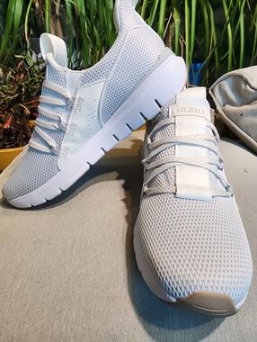 KURU Flex Slip On Sneaker! Women's White And Sand Classic Look Plantar Fasciitis